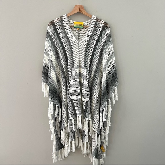 Crochet Striped Poncho Badgley Mischka Coverup Crochet One Size Boho Tassel - Picture 1 of 4